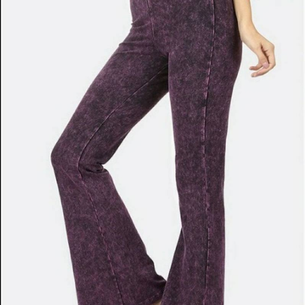 Zenana signature fold over mineral washed bellbottom yoga size small purple